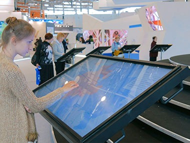 Interactive Kiosks vs. Digital Signage: Understanding the Differences